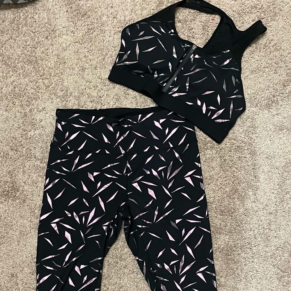 Zyia Zip up Bra and Legging Set